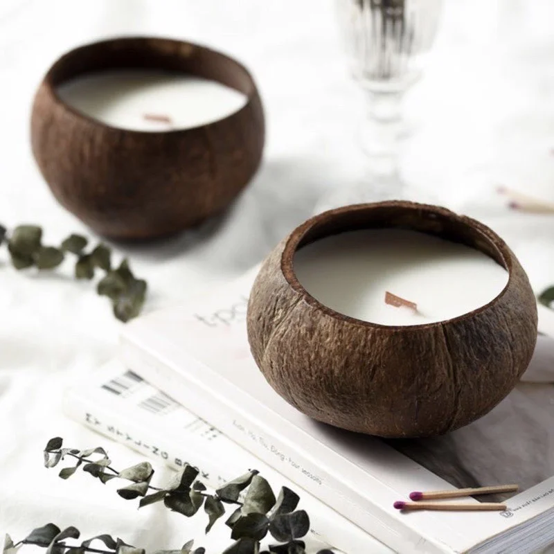 2024 Coconut Shell Scented Soy Wax Candle with Wooden Wick Hot Sales Product