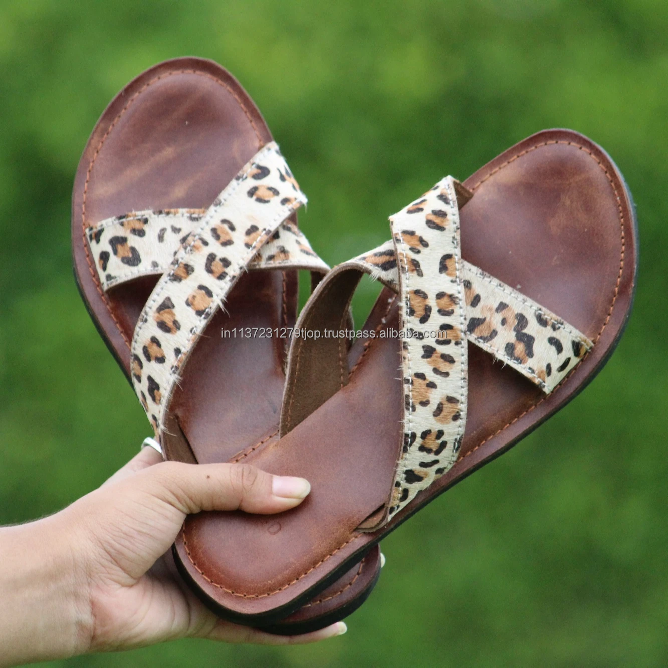 Fashionable Leather Slipper  Animal Print Flat Slipper Women Stylish Slip On Leather Slipper