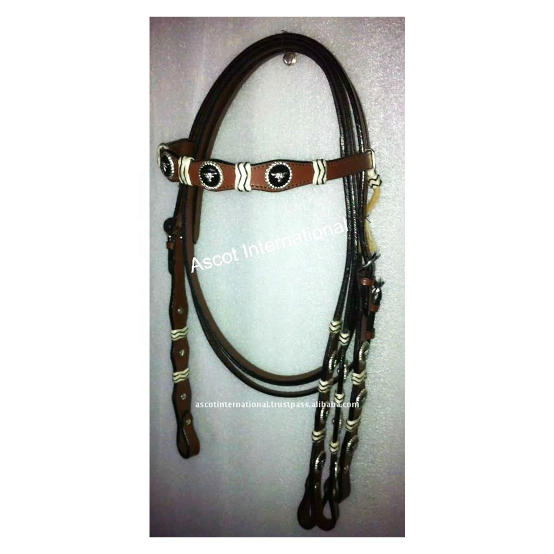 Pure Leather Wholesale Horse Fancy Silver Concho Headstall Rawhide Knotting Custom Riding Equipment Equestrian