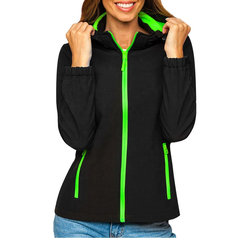 
 Женская мягкая куртка черного цвета  