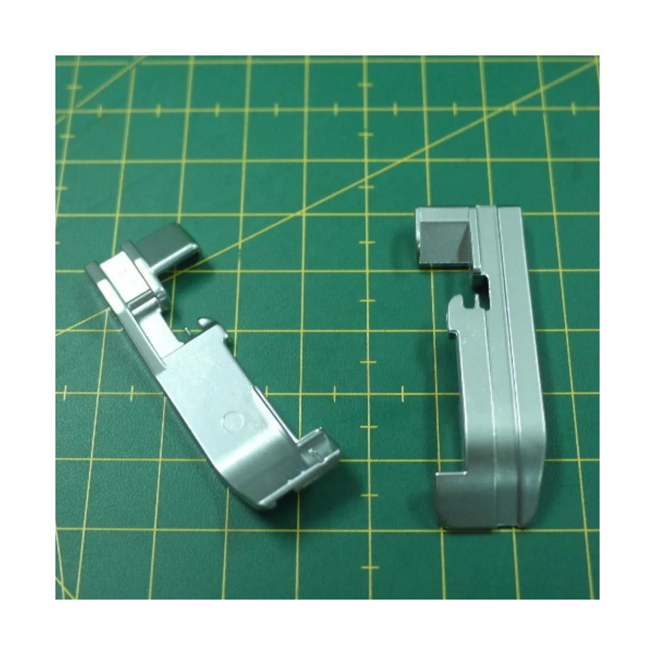 550622  PRESSER FOOT CORDING FOOT PIPING FOOT MADE IN TAIWAN HOUSEHOLD DOMESTIC SEWING MACHINE SPARE PARTS FOR SINGER