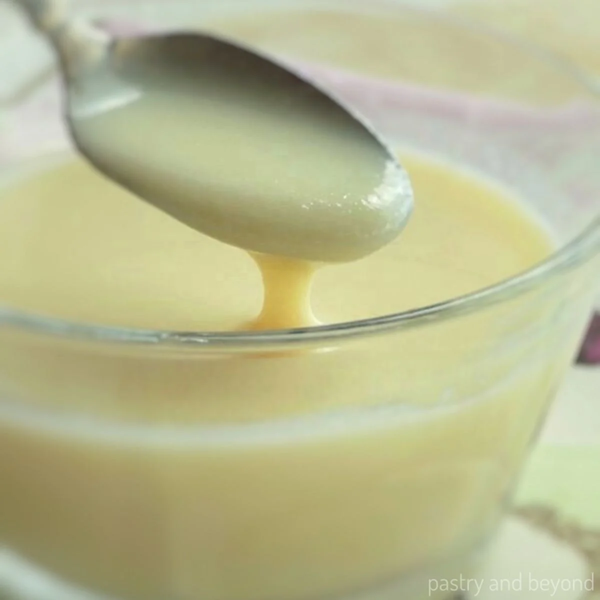 Сгущенное молоко с сахаром и аналоги (простые) высококачественными формочками по 350