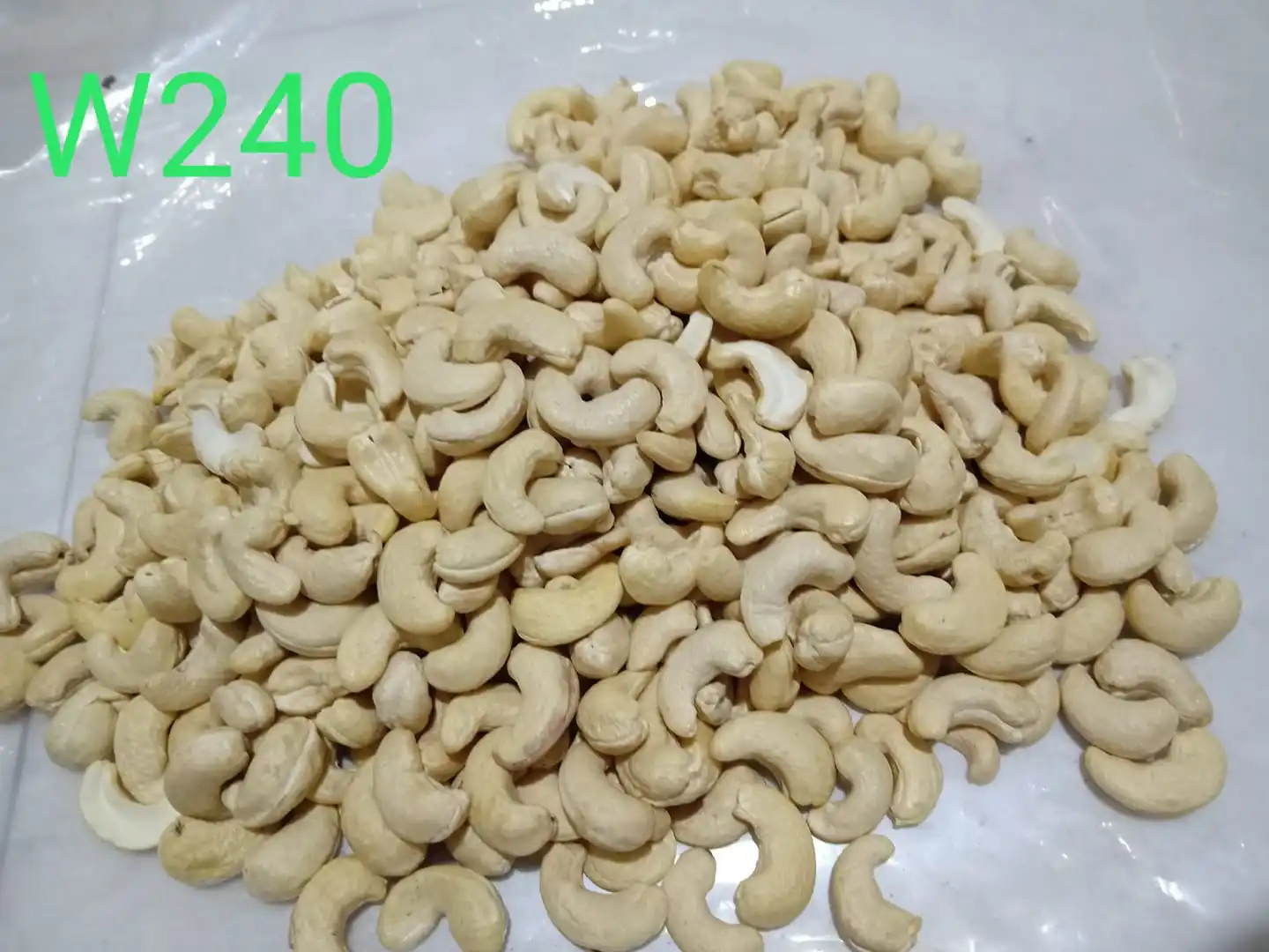 [New Season] Cashew Nuts SW320 SW240 From Vietnam Hot Sale Cheap Price High Grade Quality