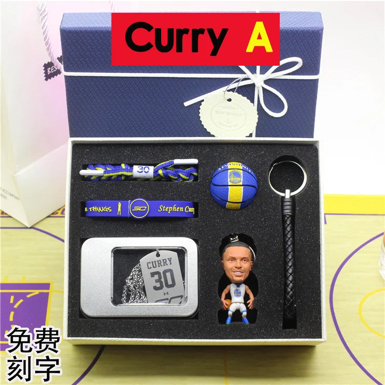 
Джеймс Коби Брайант, карри харден и Кайри эйрвинг Вестбрук, подарите мальчику, игрушечный браслет в качестве рождественского подарка 