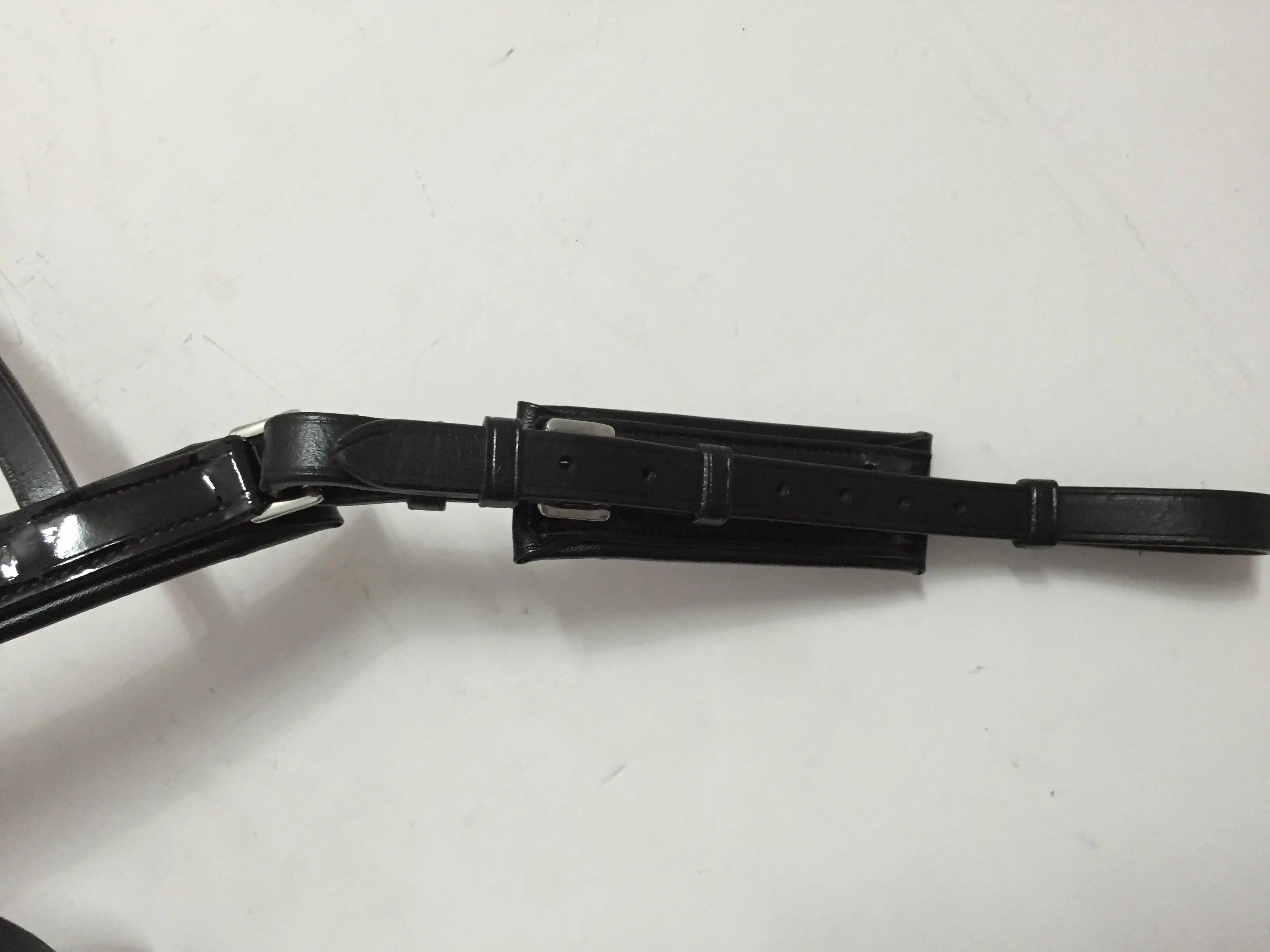 LUXURY FASHIONABLE HORSE EMPTY CHANNEL CONIC NOSE BAND WITH PATIENT LEATHER ON AND SWEDISH CLOSURE