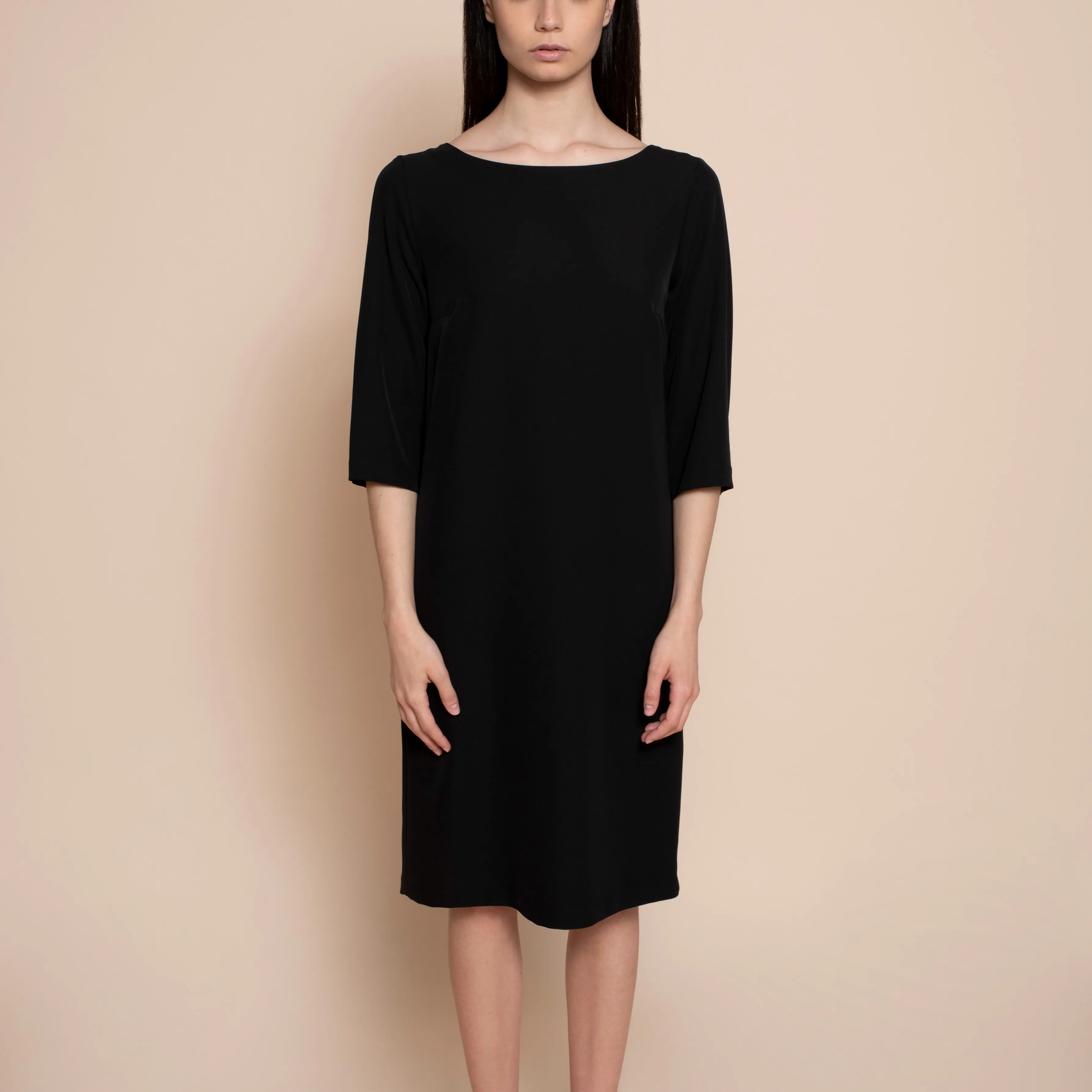 High quality made in Italy fancy longuette sheath dress with boat neckline and buttons on the back, for the day