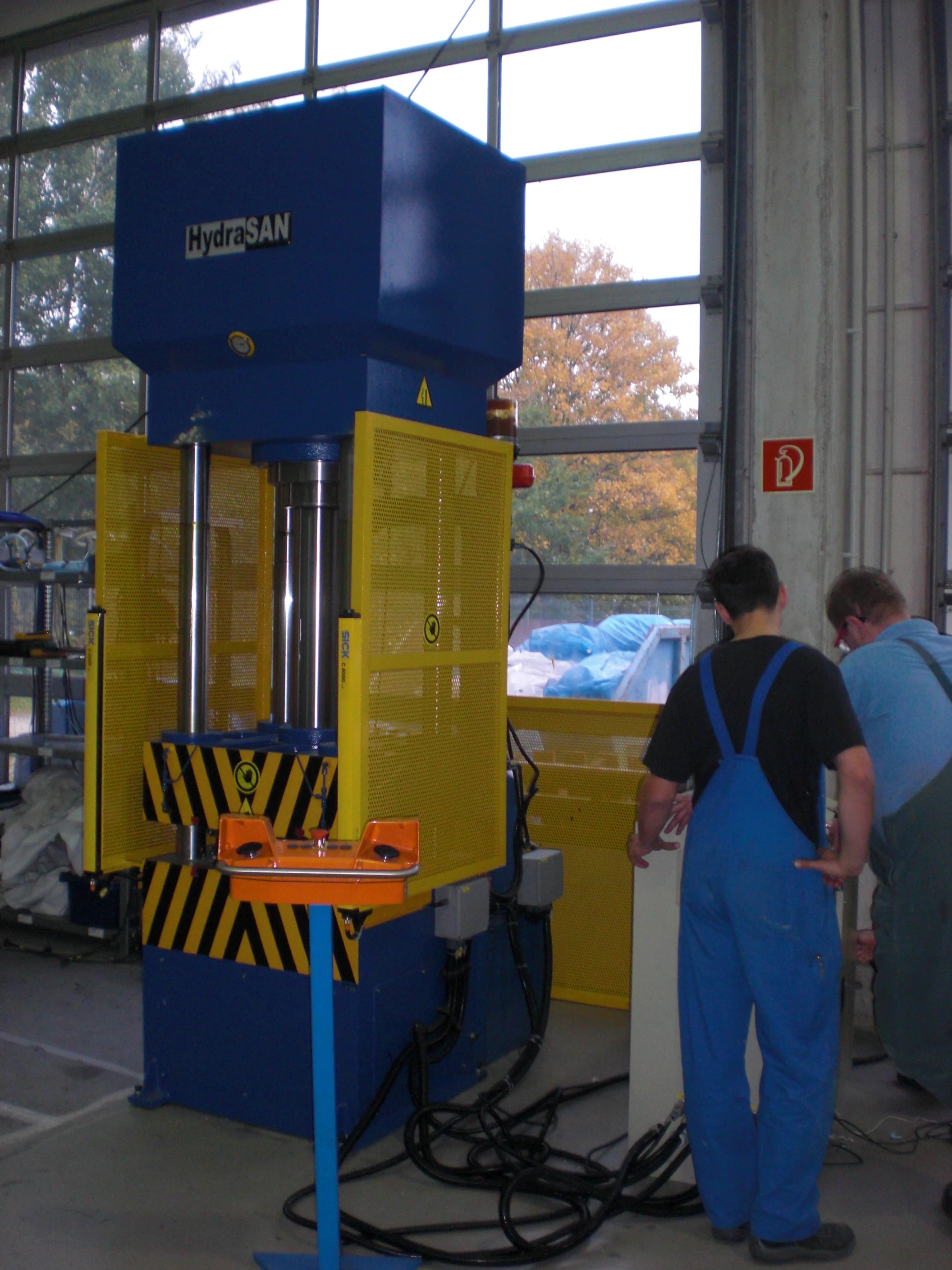 
Hydraulic Press for plastic industries 200-1000 tons 
