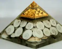 WHOLESALE ORGONITE PYRAMID GOMTI CHAKRA 9 VASTU PYRAMID PLATE