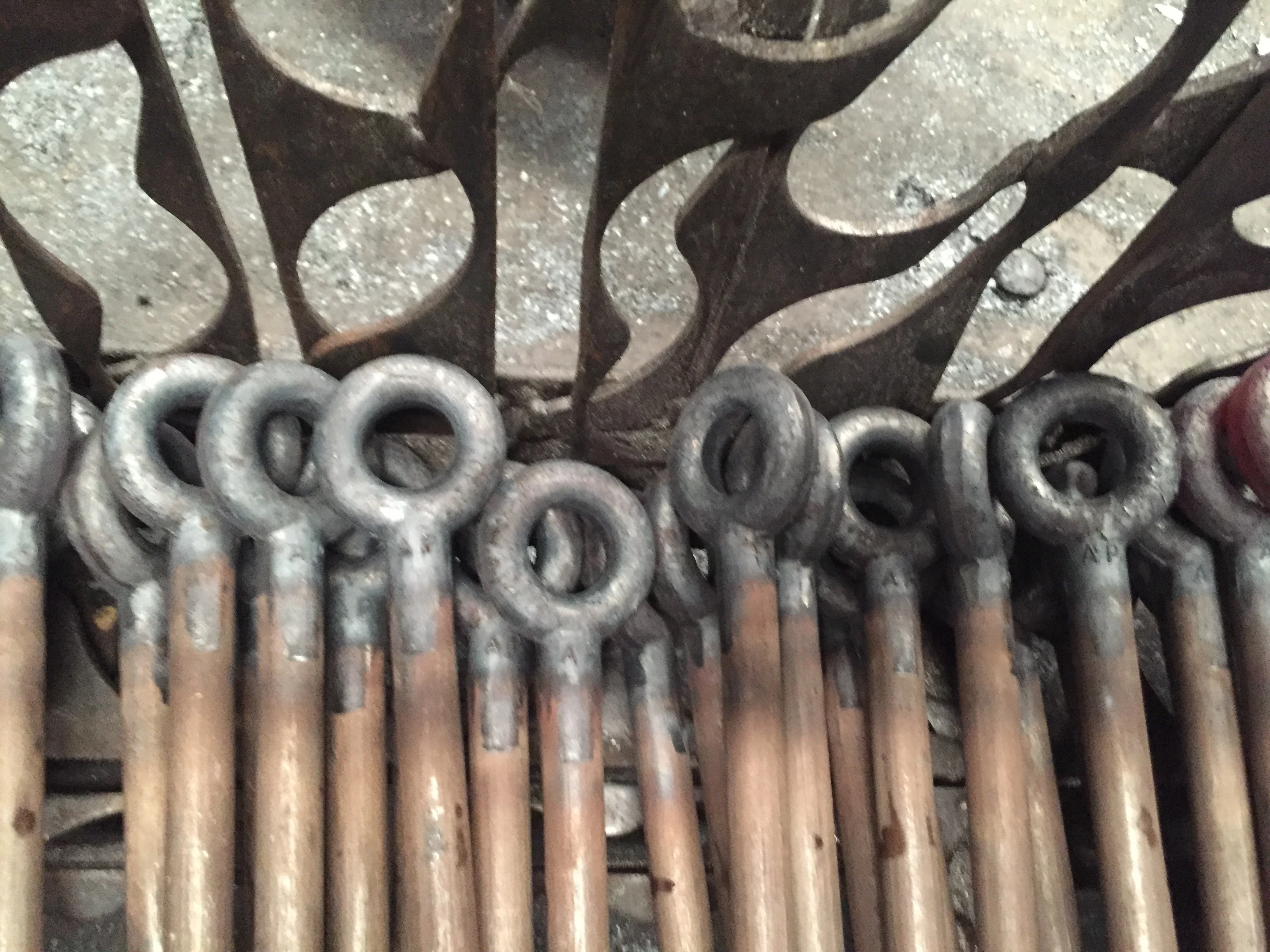 
Upsetting machine for heating eye bolt 