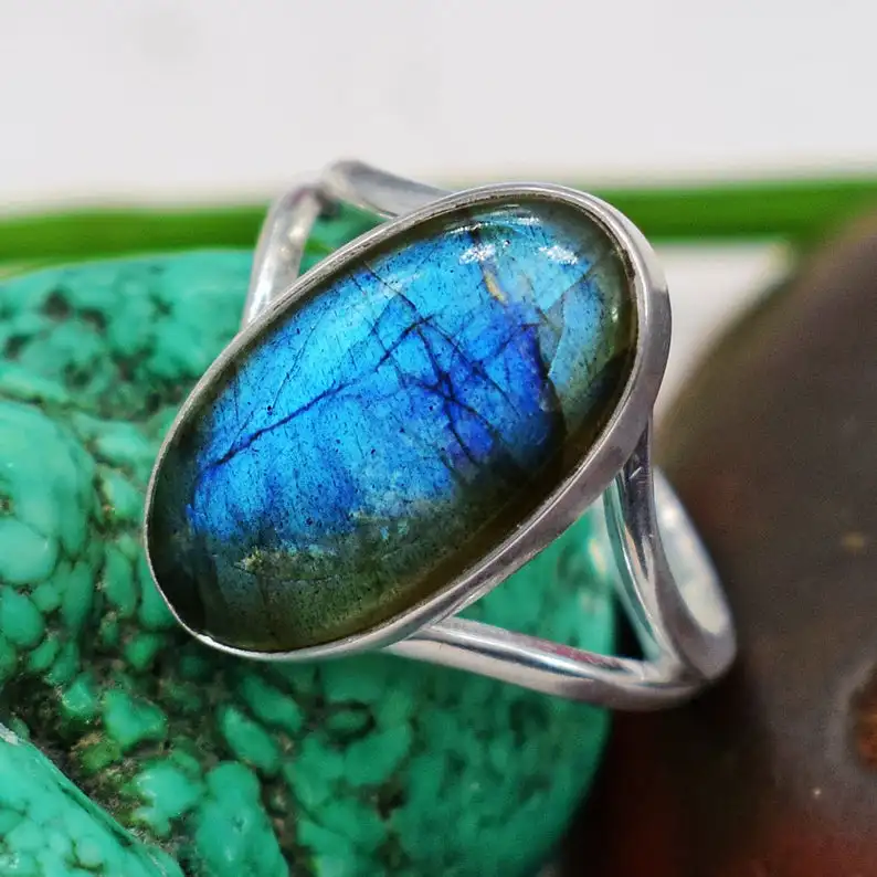 92.5 Sterling Silver Natural Natural Blue Labradorite Smooth Oval Shape Ring Latest Simple Design Manufracture