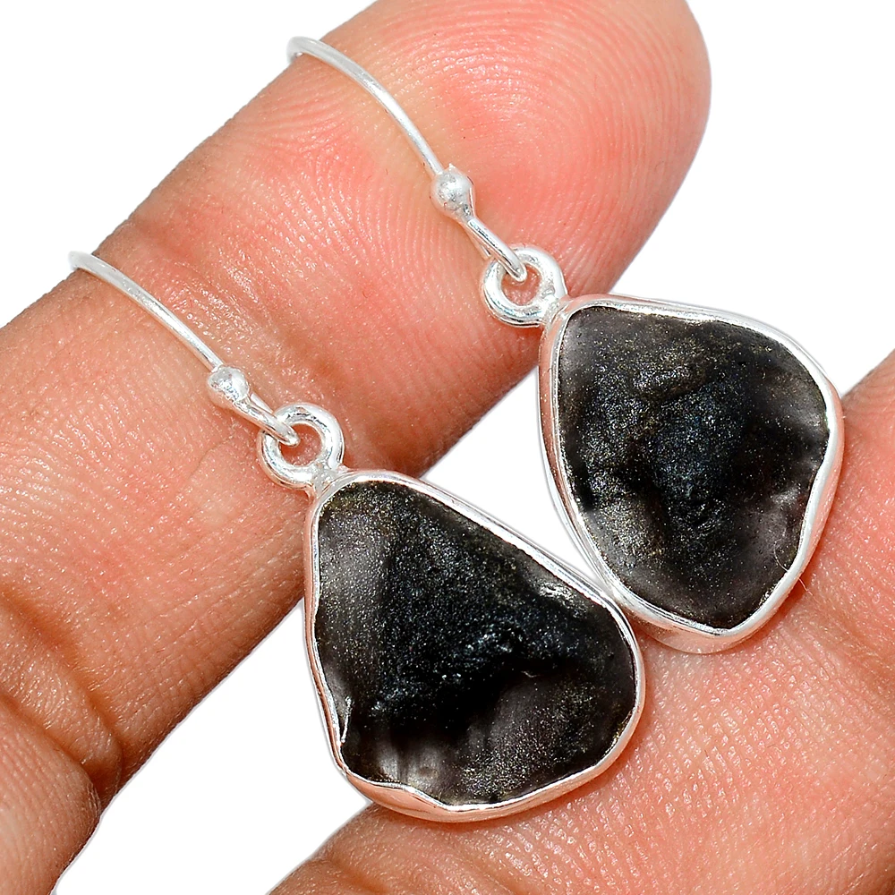 Камень Saffordite или лентамани полностью прозрачный и редкий коллектор. Тектит. Похоже на Moldavite. Из Аризоны