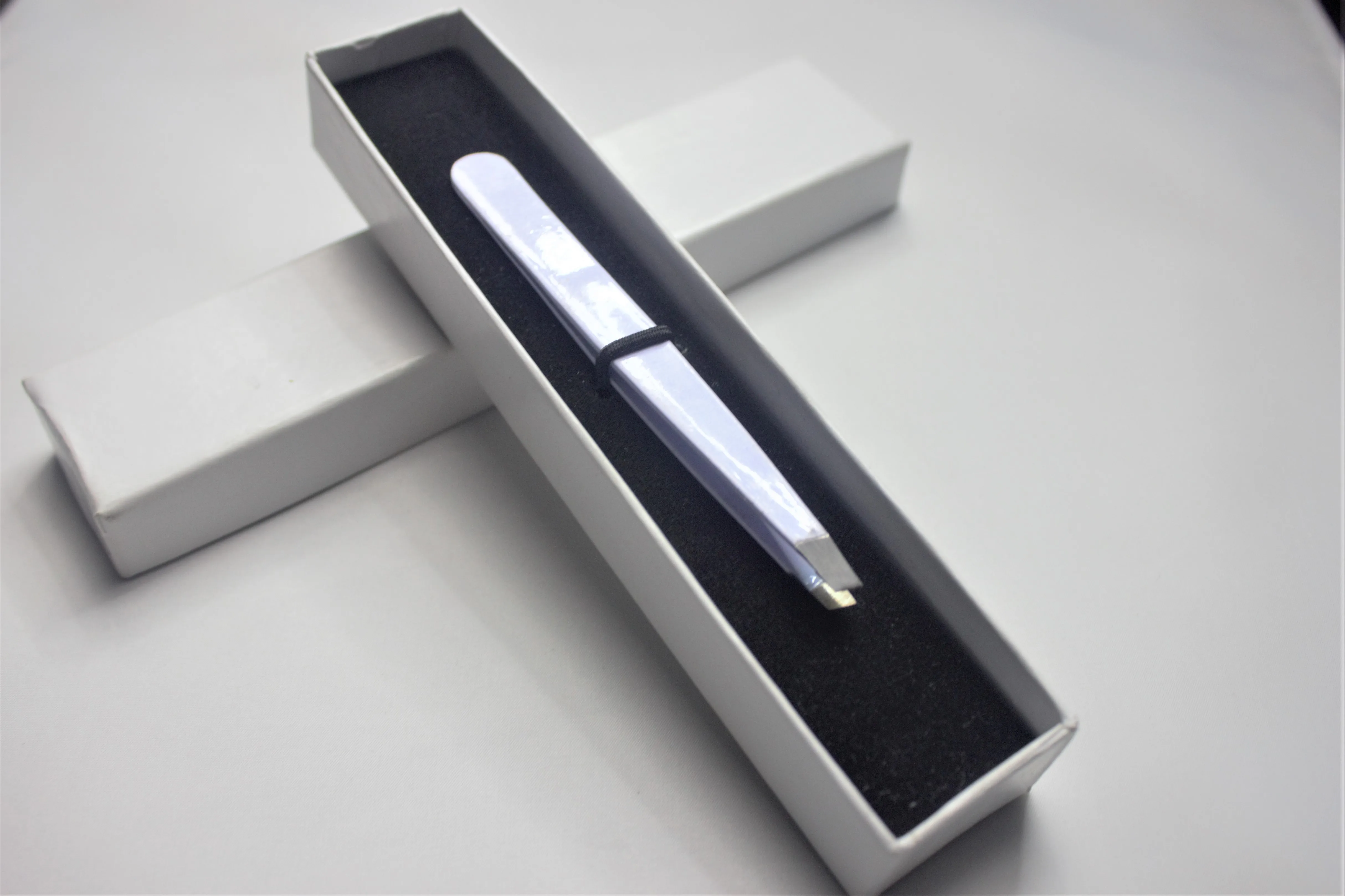 Beauty Care Fine Tip Hair Remover Eyebrow Tweezers Pluckier Puller Slanted White Color Powder Coating Stainless Steel CE