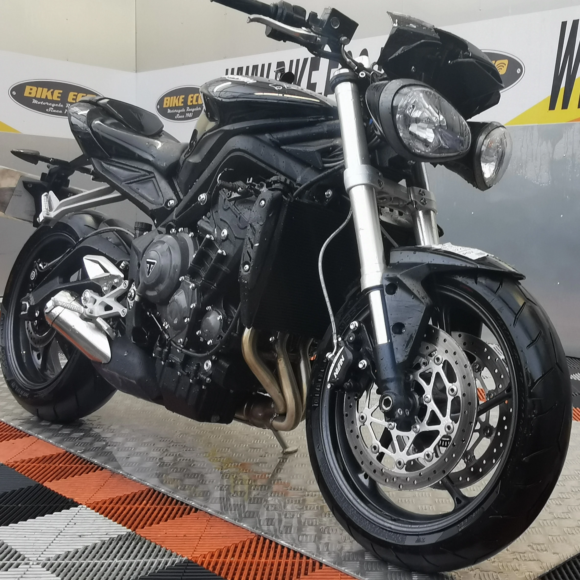 Супер мотоцикл TRIUMPH STREET TRIPLE 660