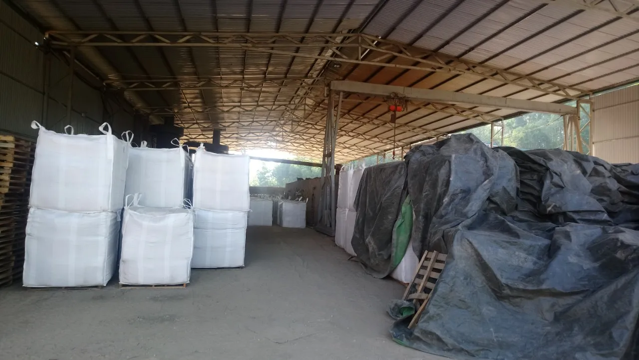 WOOD SHAVINGS Vietnam wholesale wood shavings for Animal Pine wood shaving soft FOR HORSE BEDDING