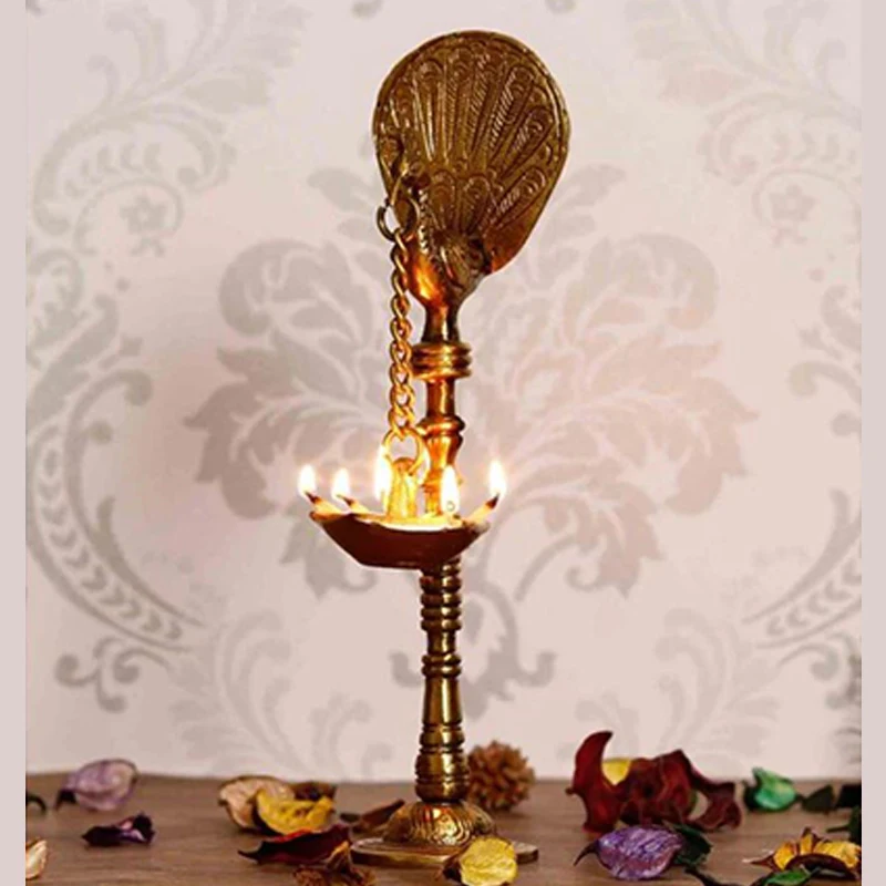 Масляная лампа из латуни «Павлин» Diya с 5 фитилями