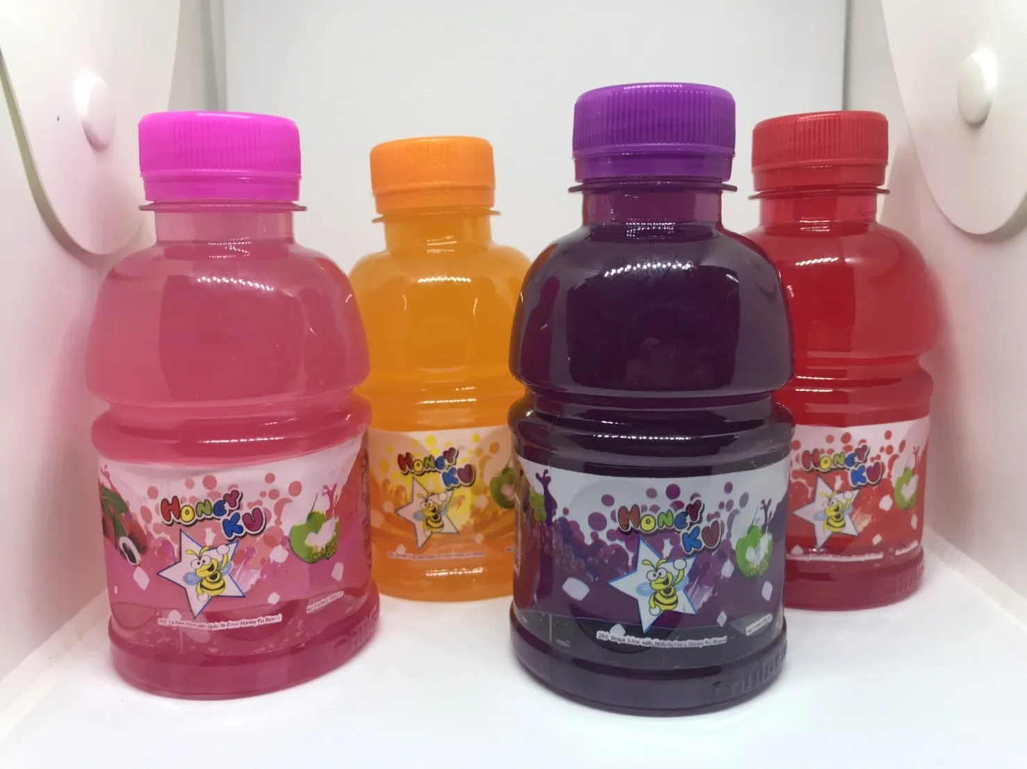 Лидер продаж высокое качество 25% личи сок с напитком Nata De Coco Honey Ku 220 мл экспорт из Таиланда