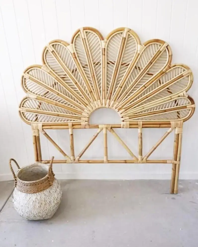Винтажный ротанговый изголовье из павлина сделанное во Вьетнаме ротанга с цветами
