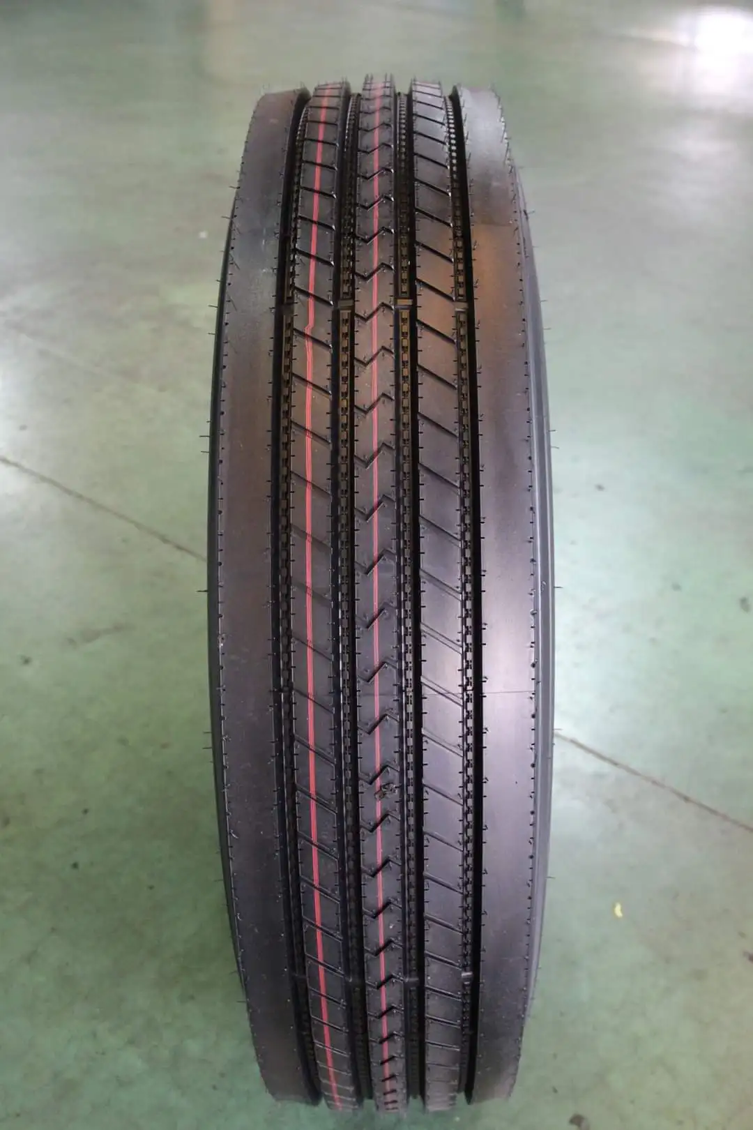 Радиальные шины для грузовых автомобилей 11R22.5 и 11R24.5 используемые на американском канадском рынке