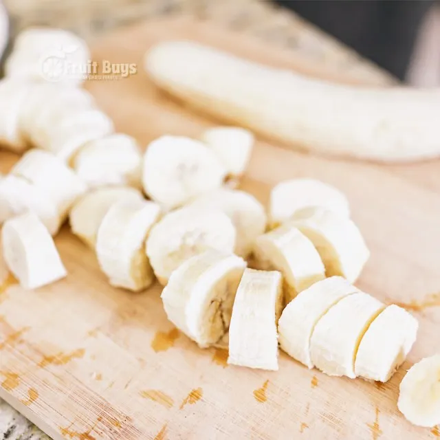 Frozen bananas with ice cream sticks in the middle Cavendish banana cooking 1kg from Vietnam