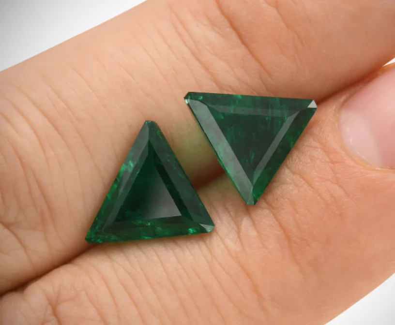 6.22 Carat Green COLOMBIAN Emerald Trillion Shape Emerald Cut Shape No Oil Certified Gemstone Loose Gemstone Precious Stone