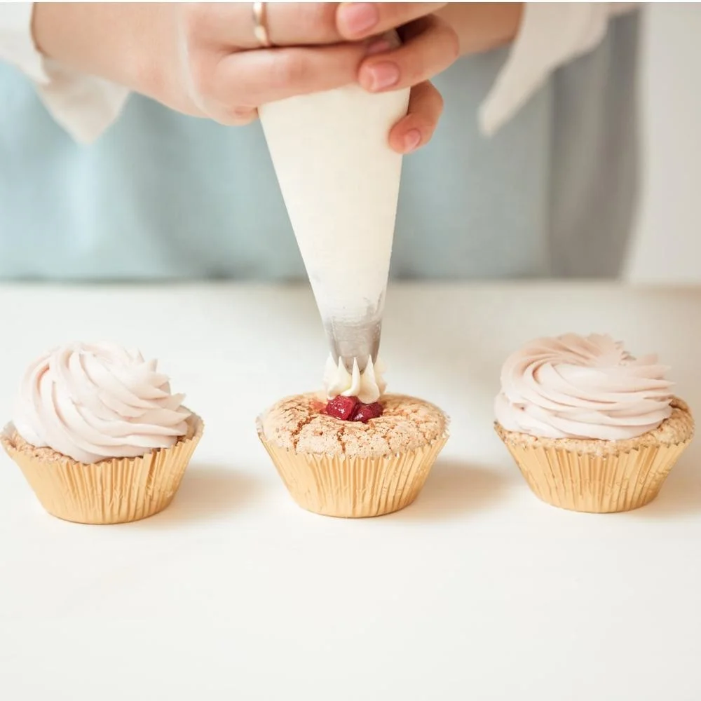 Incredible Decorating Icing Set with White Pastry Bag 31 pcs Metal Icing Tips for Housewives Kitchen Cake Bakeware Baking