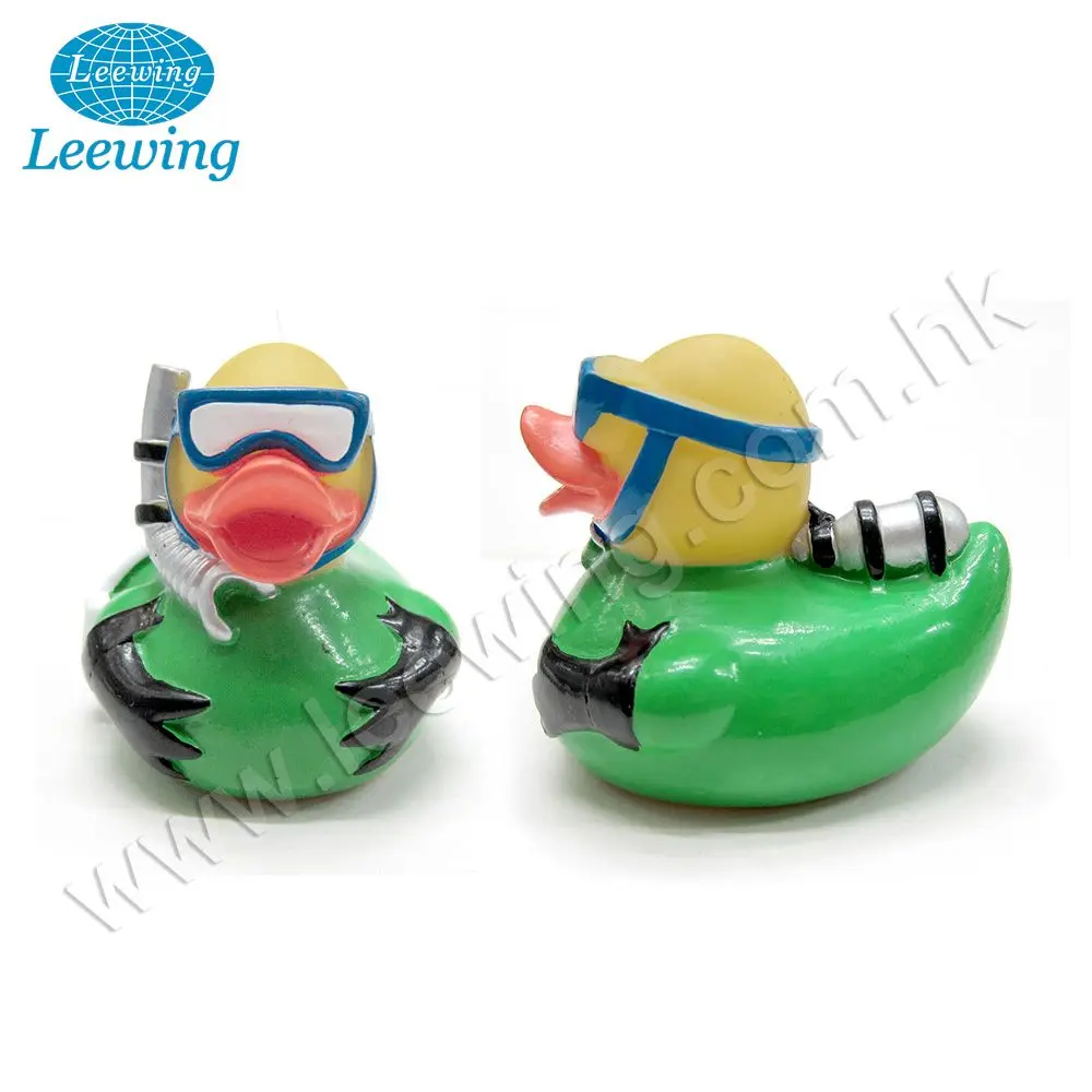 Hot Sale Plastic PVC Vinyl Customized Bath Toy for Kids Summer Logo Printed Rubber Duck with Sunglasses