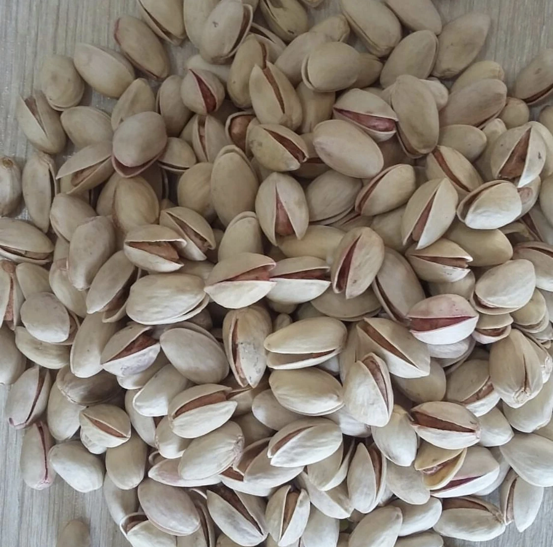 Pistachio nuts 3.png