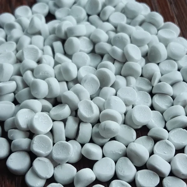  Лучшее качество 98% белый наполнитель CACO3 маточный для HDPE/ LDPE/ LLDPE/ PP (полипропилен) из Вьетнама