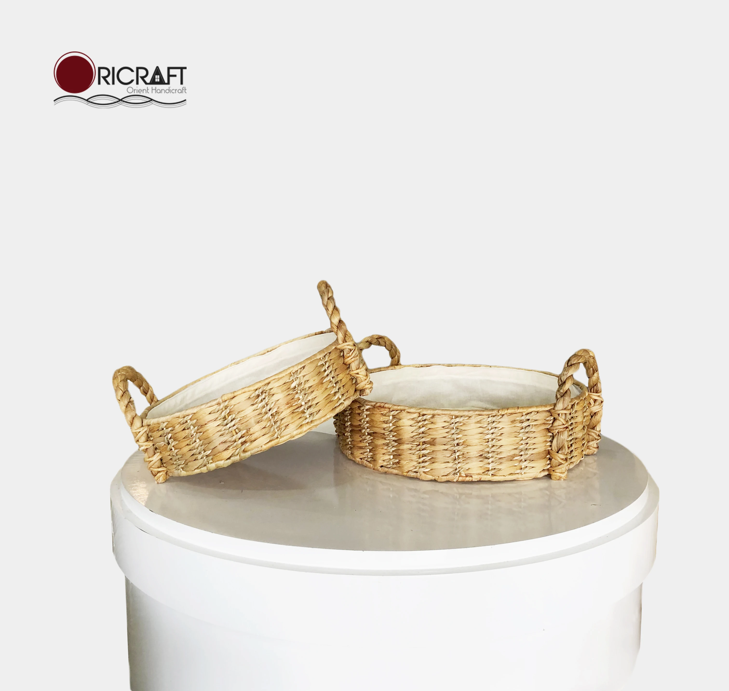 LIZA Round Water-hyacinth Tray Basket with Handles and Fabric Liner (set of 2)