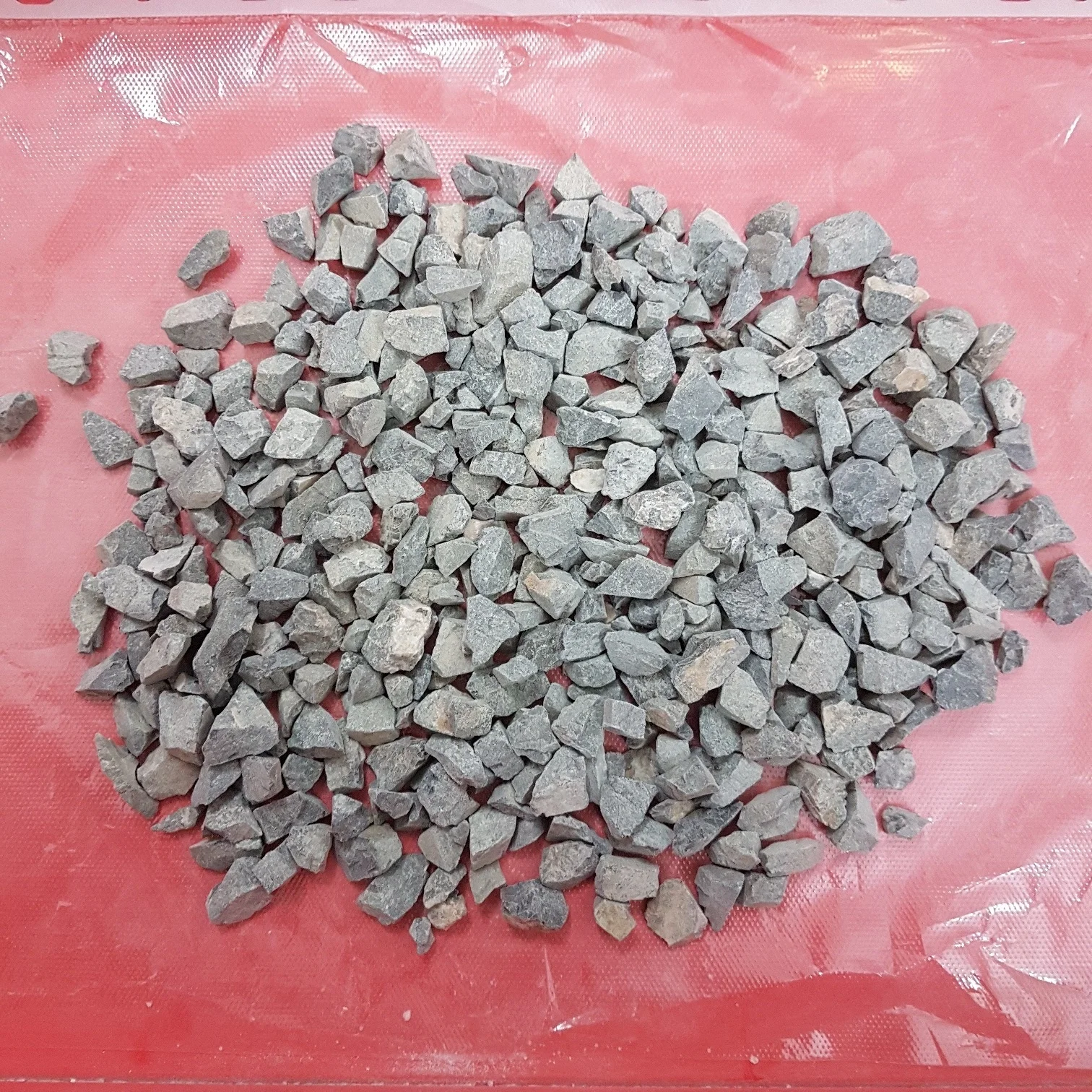 Недорогие натуральные доломитные кусочки, серая доломита для изготовления удобрений из стали