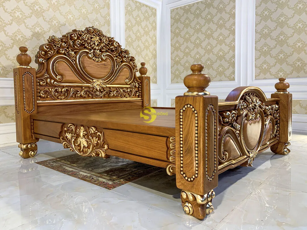 
Classic royal bed with Italian gilded rose 