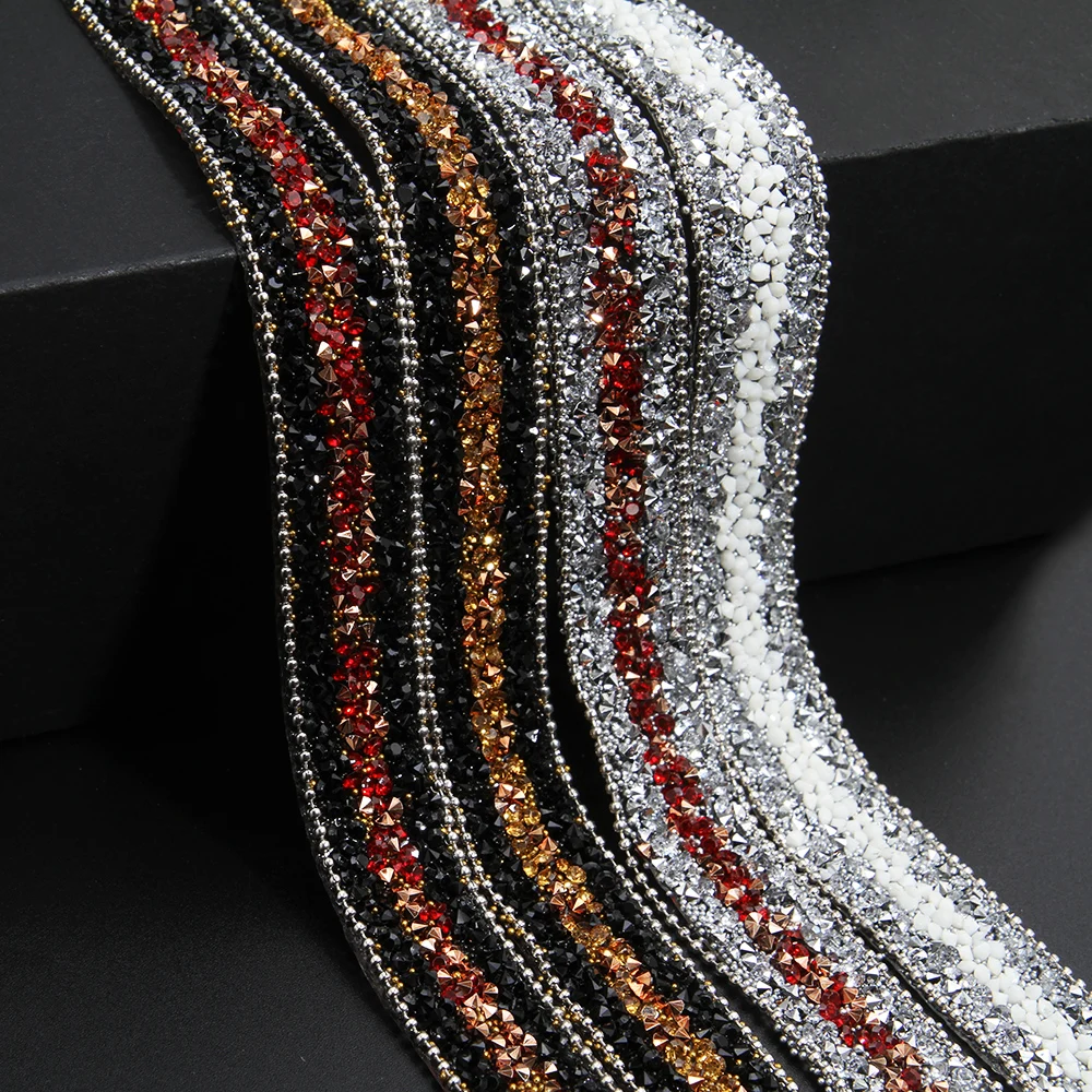 
Kavatar Wholesale Rhinestone Trim Clothing Labels Strass Hotfix Rhinestone Motif Color Customization Iron on Trims 