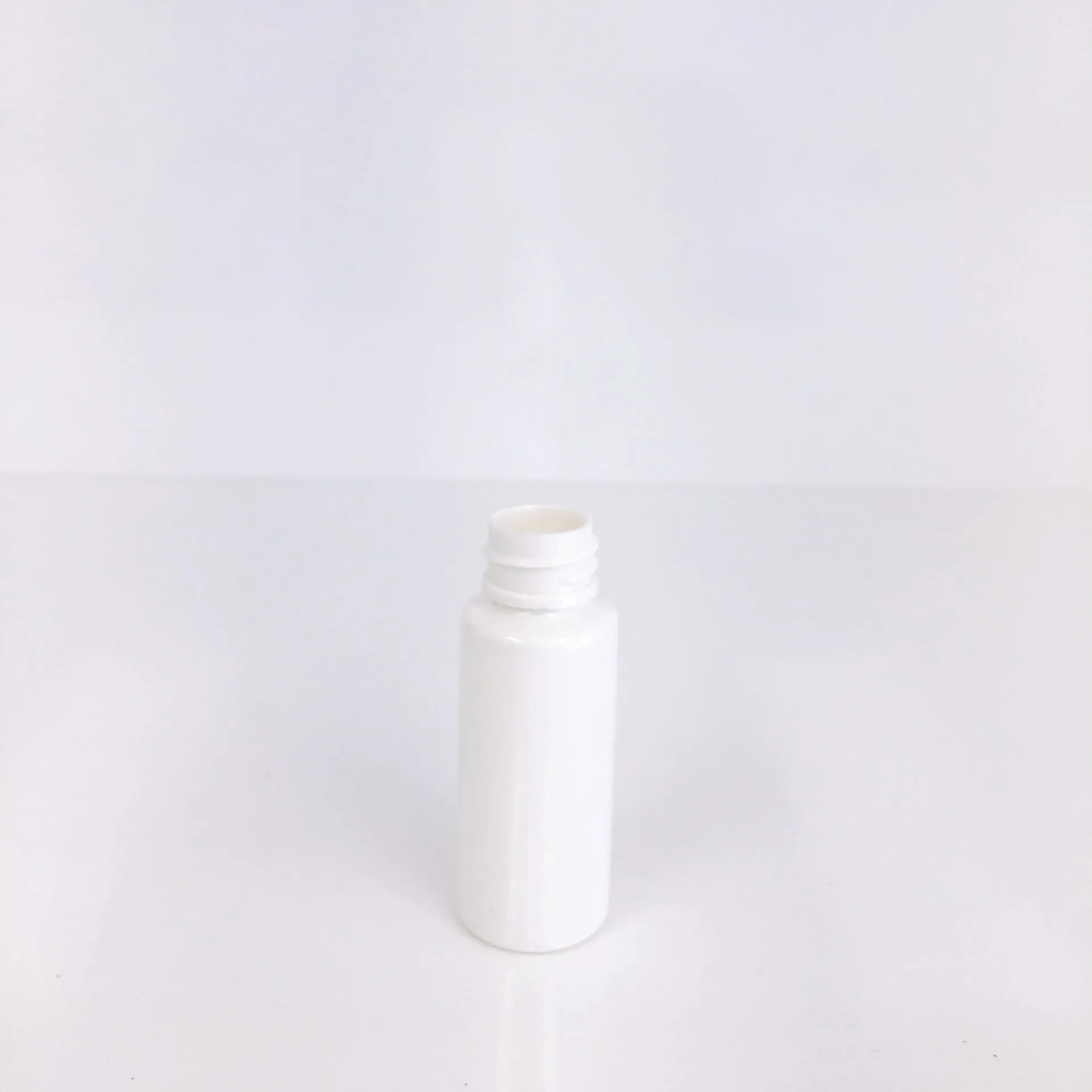 Горячая Распродажа Мини косметические бутылки 10 мл 20 30 50 пластиковые для шампуня лосьона с крышкой маленькие путешествий