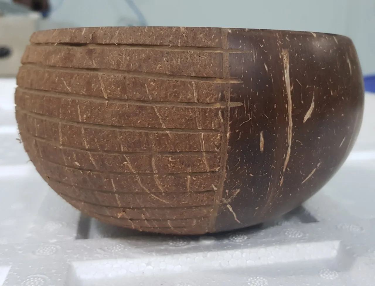 Best Selling Eco-Friendly Lacquered Coconut Wood Bowl and Spoon Set Custom Logo for Salads or Fruit PC Material Box Packed