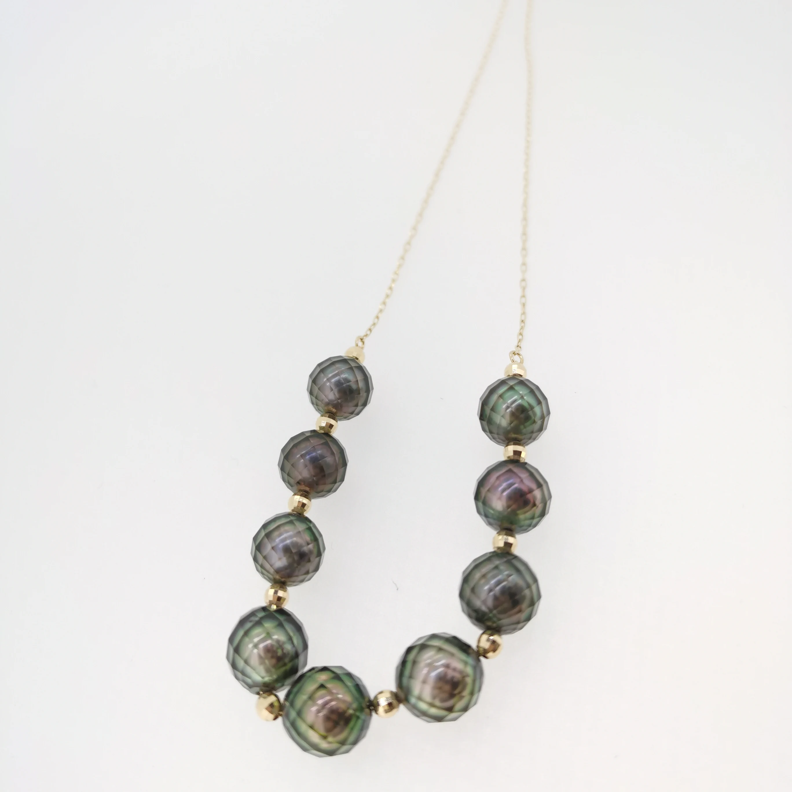 
18K gold chain with Black tahitian cut pearl necklace 