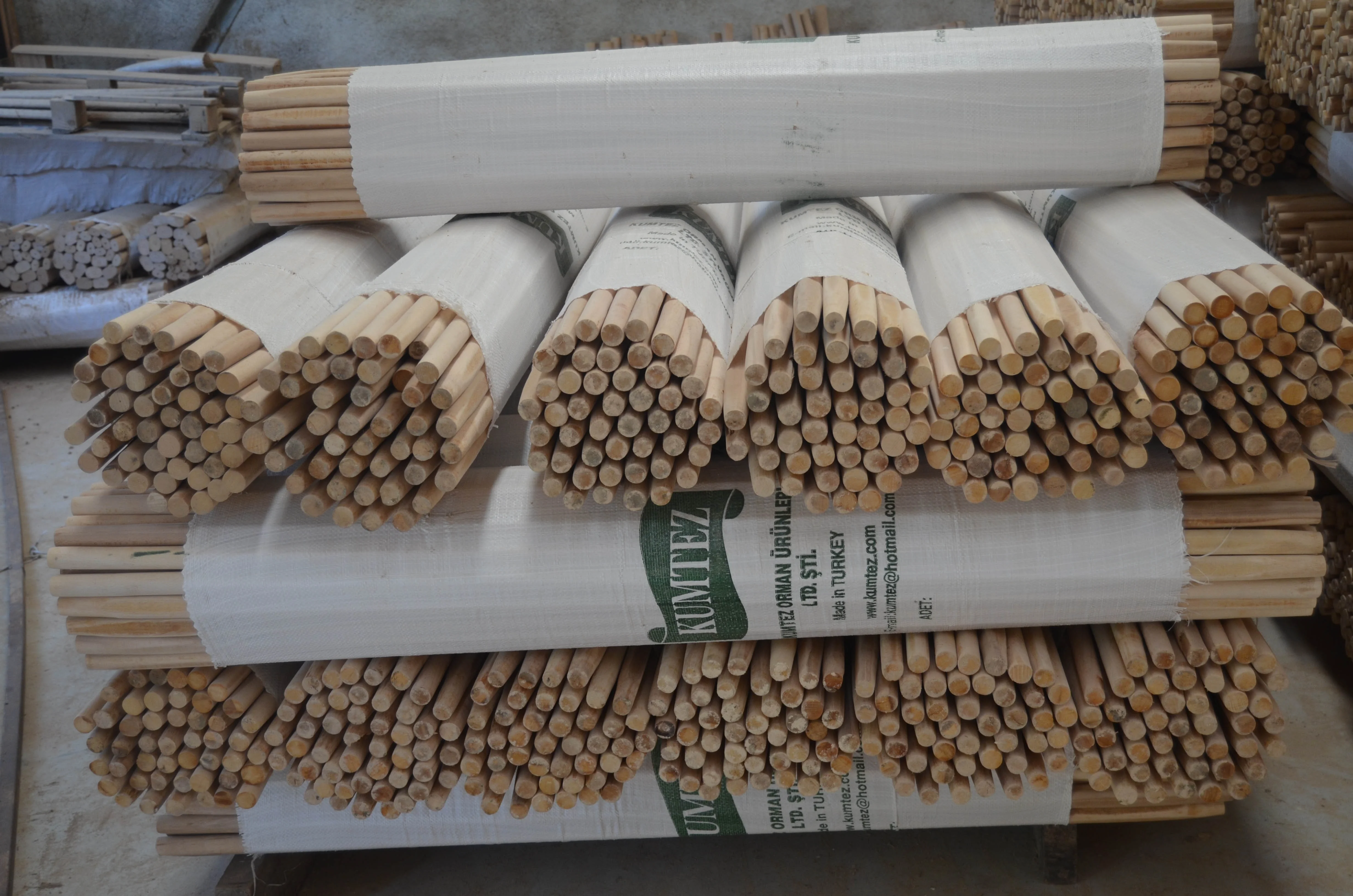 Wood Shovel Handles 150cm 37mm diameter