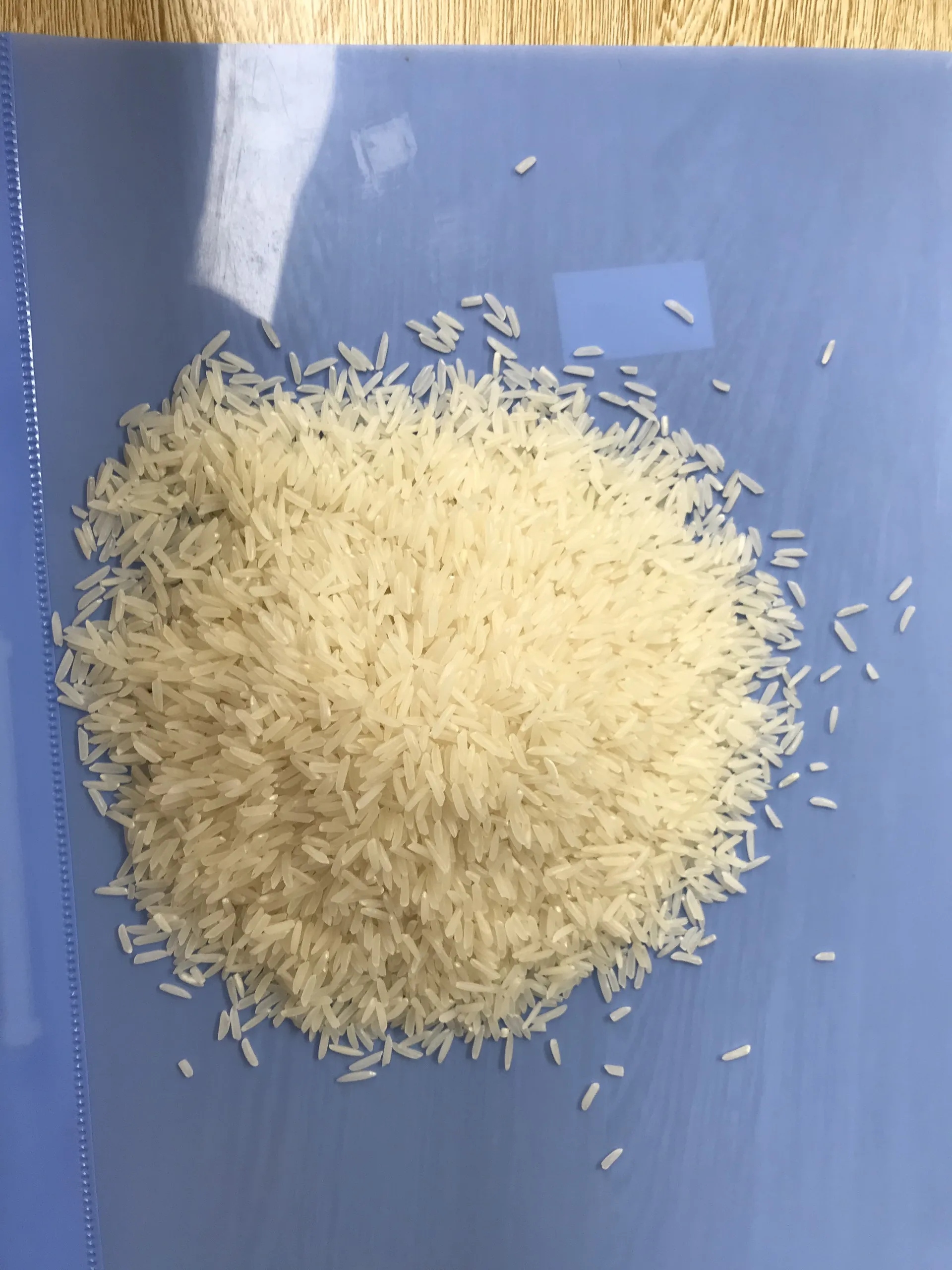 Вьетнамские экспортеры риса новый урожай сломанный 5% 25 кг полипропиленовый пакет мягкая текстура длинное зерно сушеный стиль ST24 рис