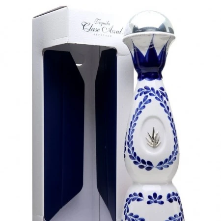Бутылка мексиканской текилы Clase синий Plata 70cl