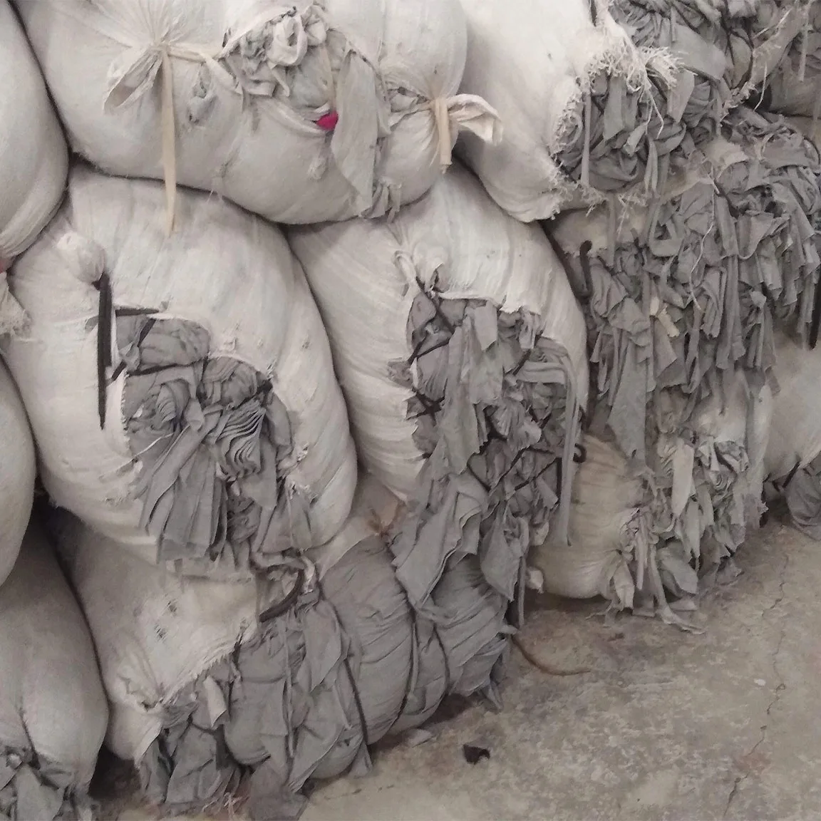 Industrial Gray Melange Color Recycled Knit Fabric Waste Supplier from Bangladesh garments waste fabric clips