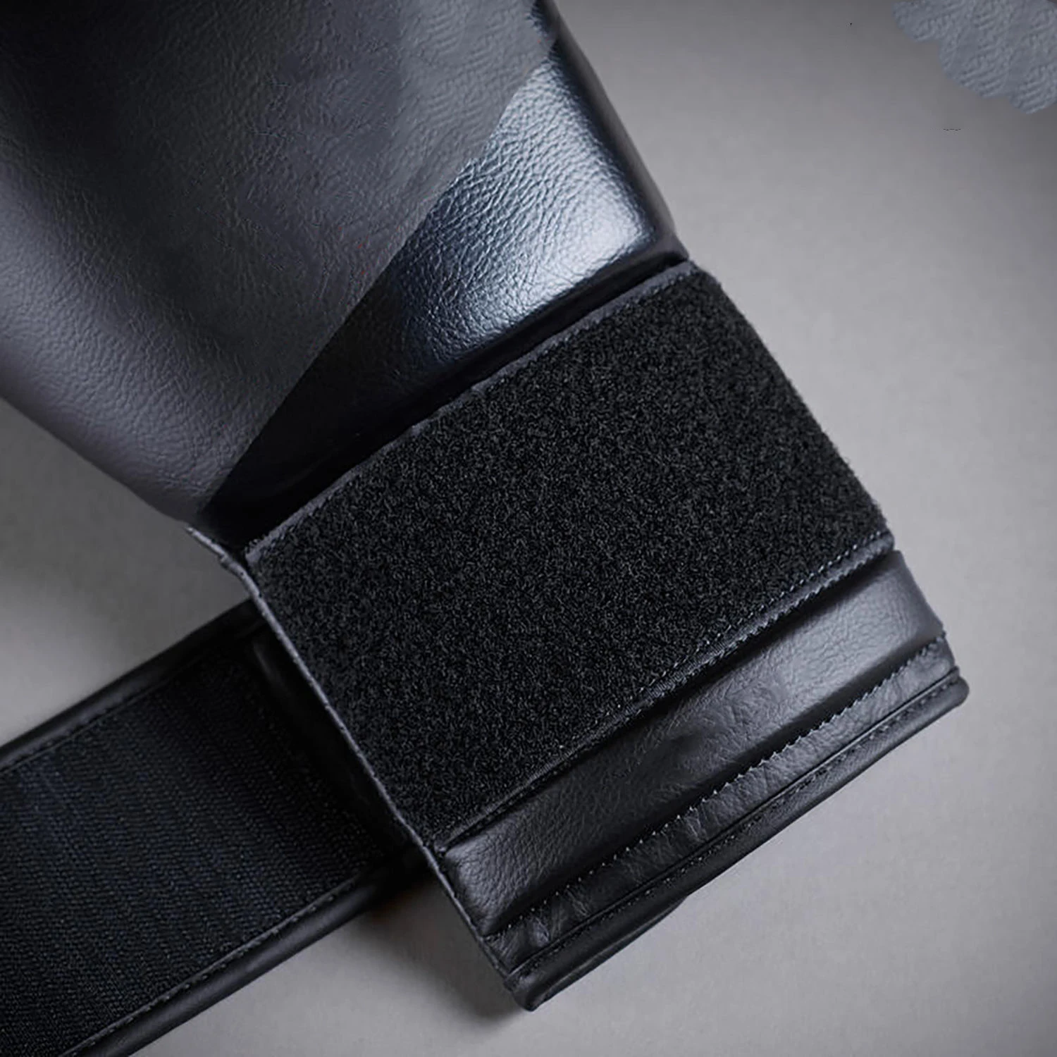 Kids Children Boxing Gloves Professional Breathable PU Leather Gloves Boxing Training Gloves.