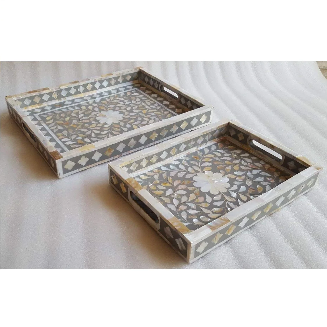 Classic Mother of Pearl Accent Serving Tray round Crystal Glass with Engraving Dishwasher Safe for Water Whisky Business Gifts