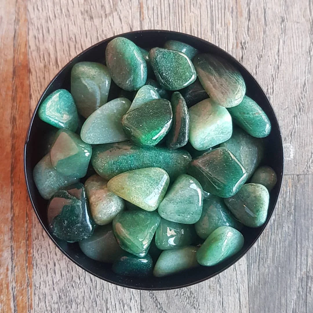 Wholesale natural green aventurine tumble stone for reiki healing gemstone bulk green crystal tumbled healing stone pebbles