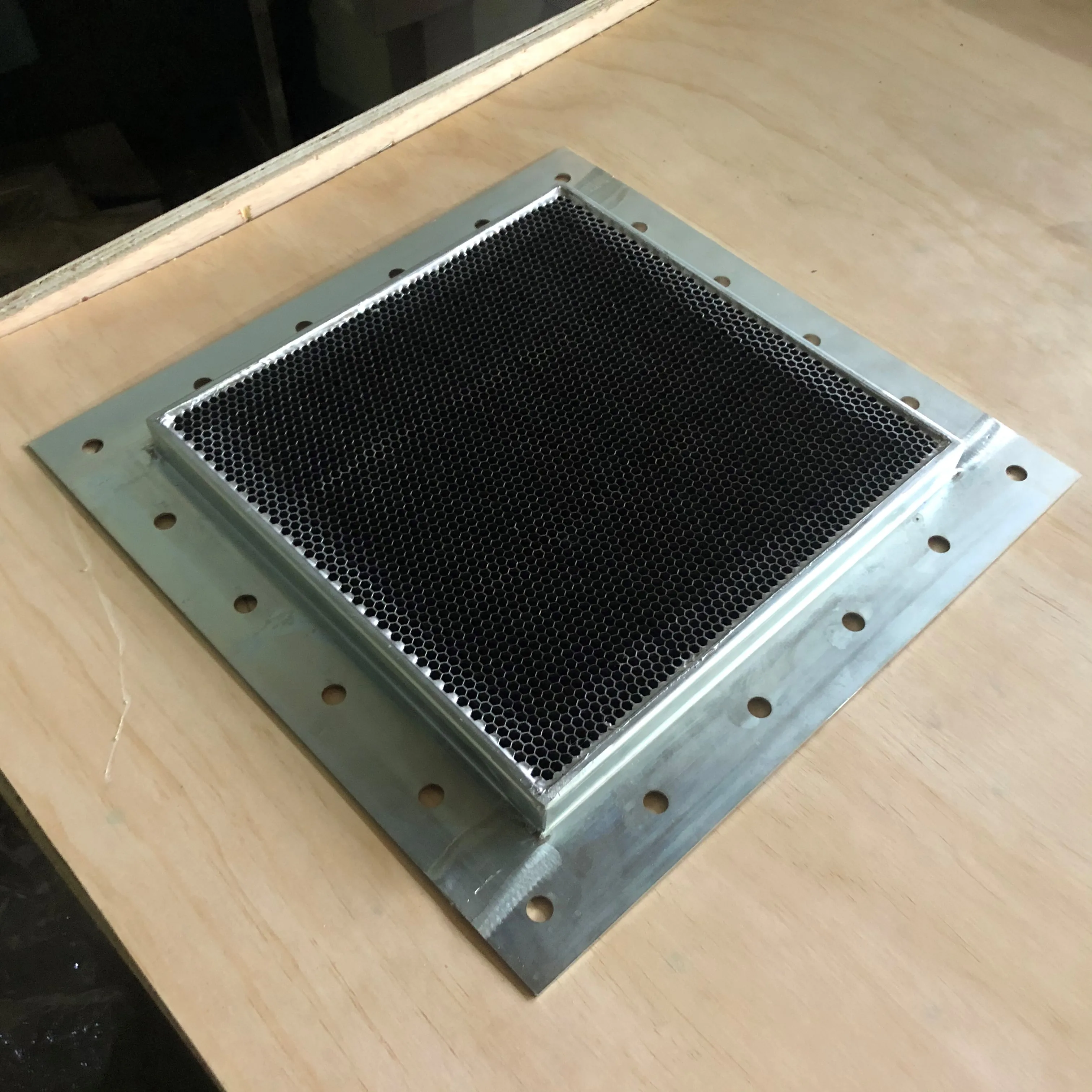 Honeycomb vent for RF shielding room and emc chamber 100dB@40GHz