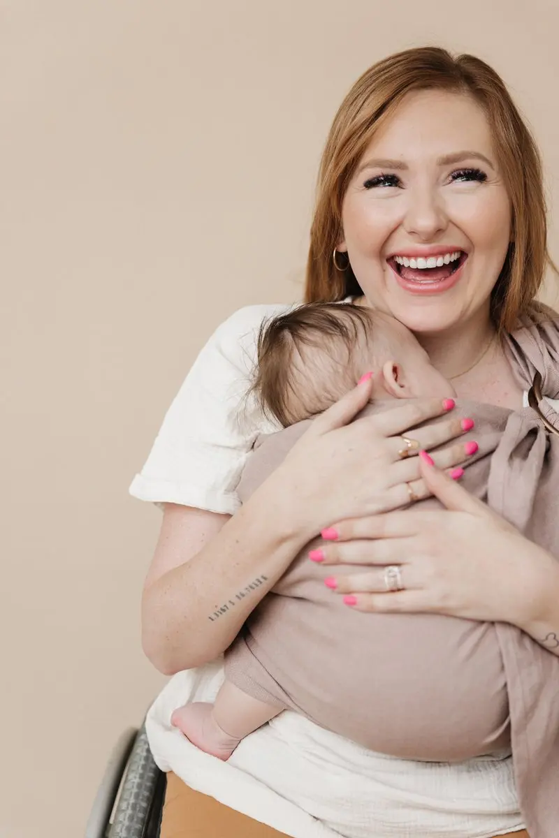 
Hot sale Ergonomic Lightweight Breathable Breastfeeding Conveniently Baby Sling Ring Carrier 