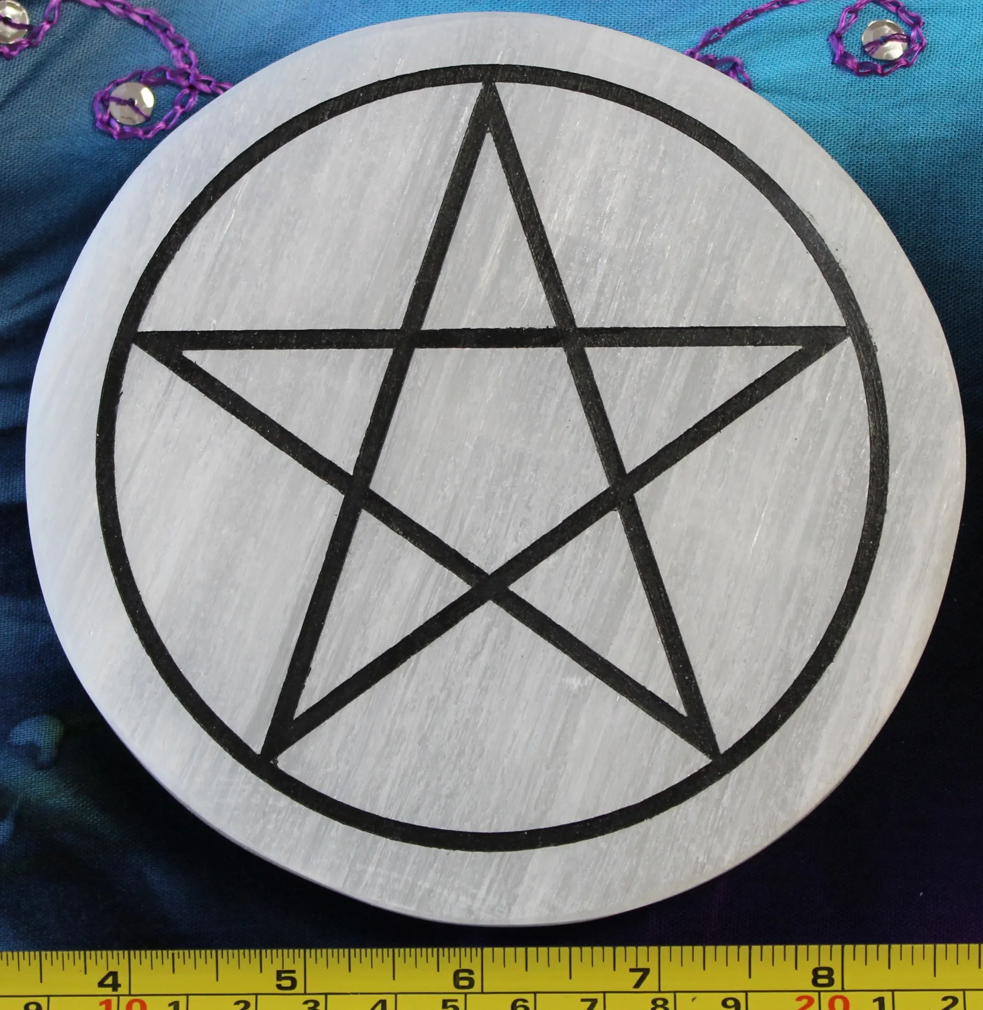 Улучшенная пластина для зарядки с гравировкой селенита символом Ом семь символов чакры исцеляющая Шри Янтры