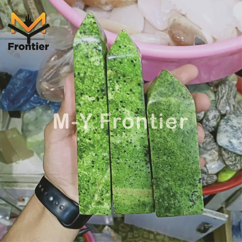  Натуральные змеиные башни ручной работы полированные кристаллы OEM из пакистанского хрусталя.