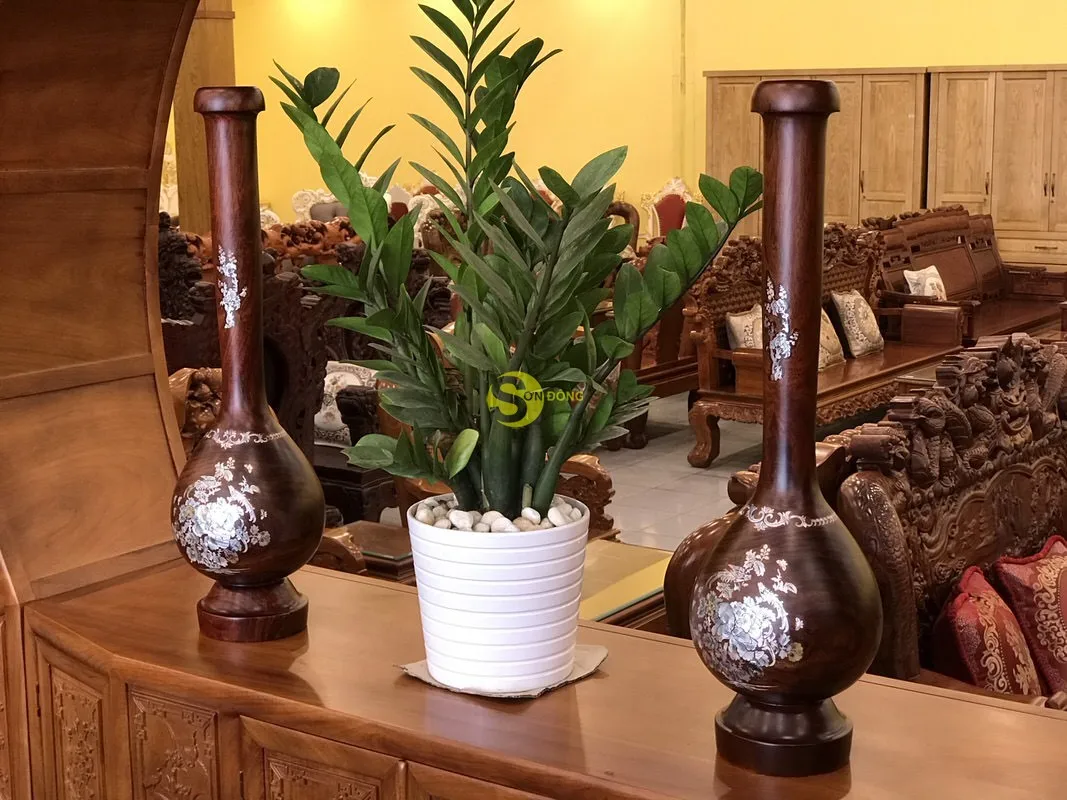 Молодые женщины искусство ладан дерево