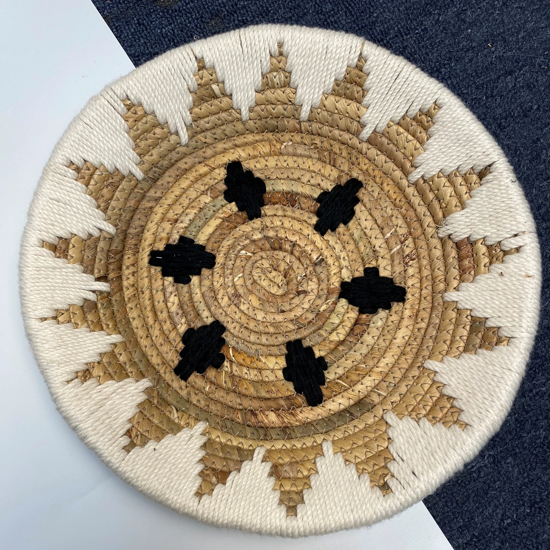 Boho Wall Hanging Plate from Vietnam Eco-friendly Hand-woven Plate with Cotton Yarn Decoration for Home Decor Wedding - OEM/ODM