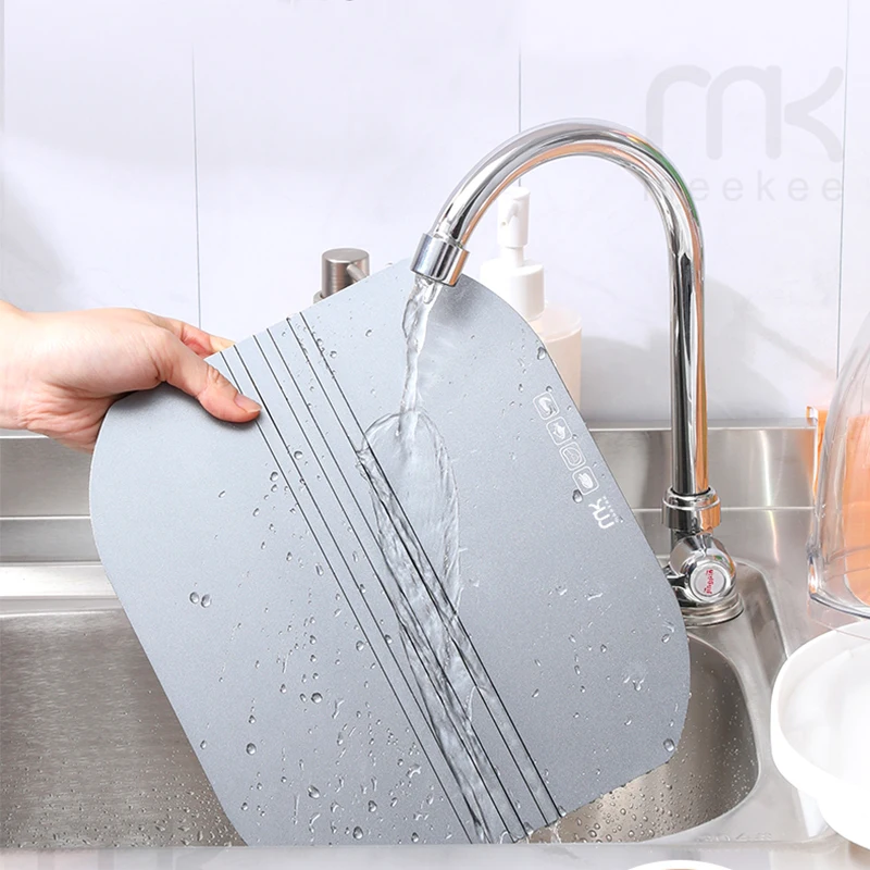 Oxygen ions releasing fast household thawing plate defrosting tray
