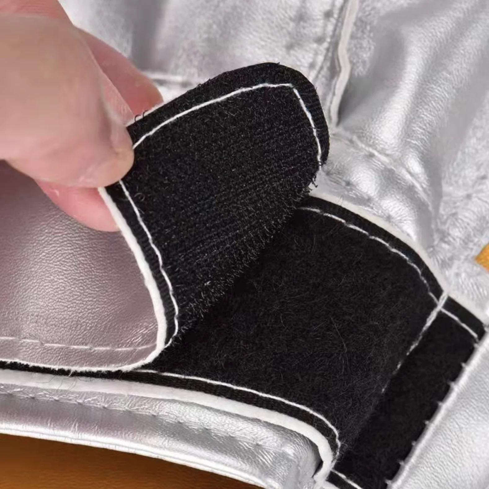  Изогнутые перчатки фокусные подушки боксерское снаряжение Муай Тай MMA тренировочная боксерская Варежка